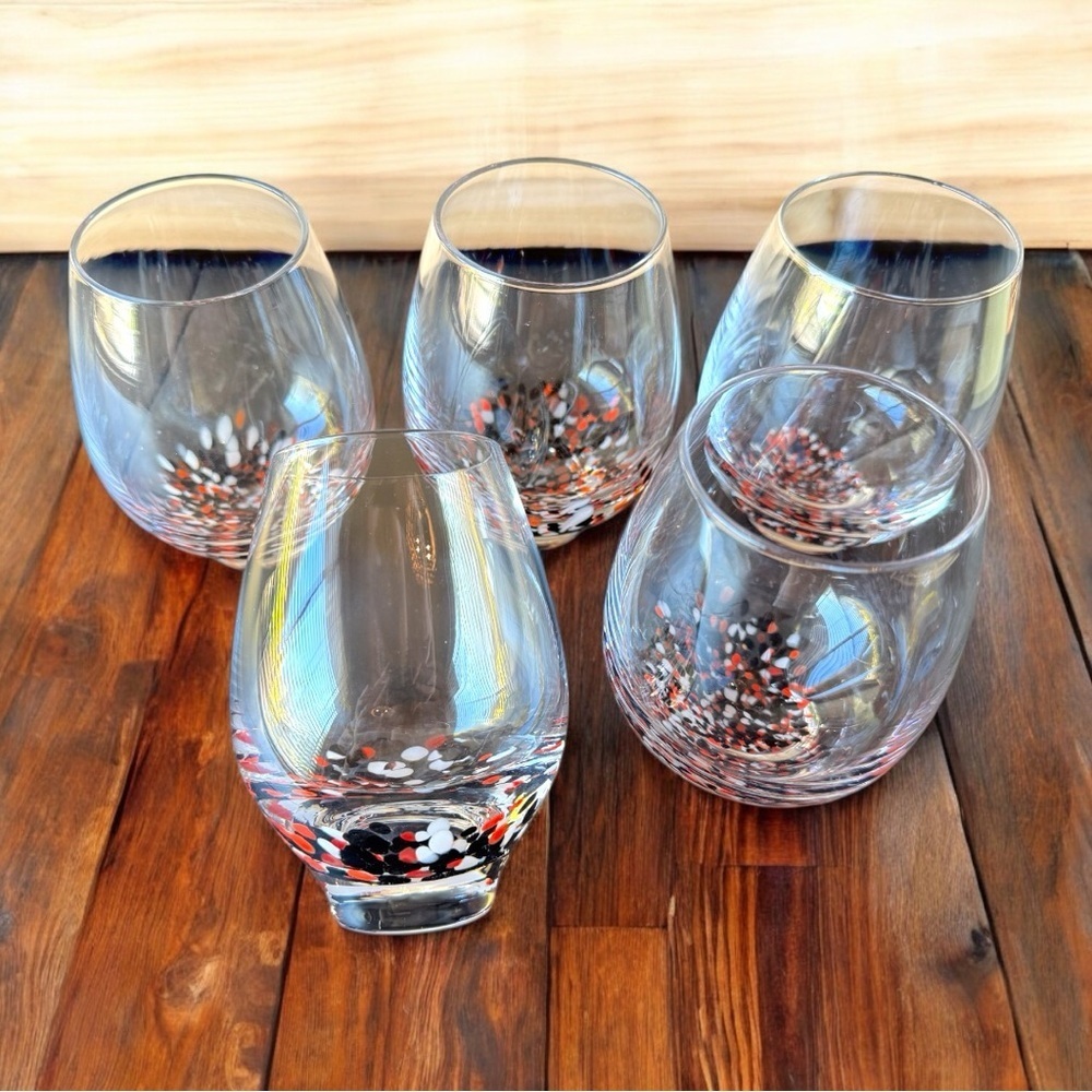 Set of 5 Stemless Glasses with Confetti Dot Base – Multicolor Bottom | Modern - Picture 4 of 7